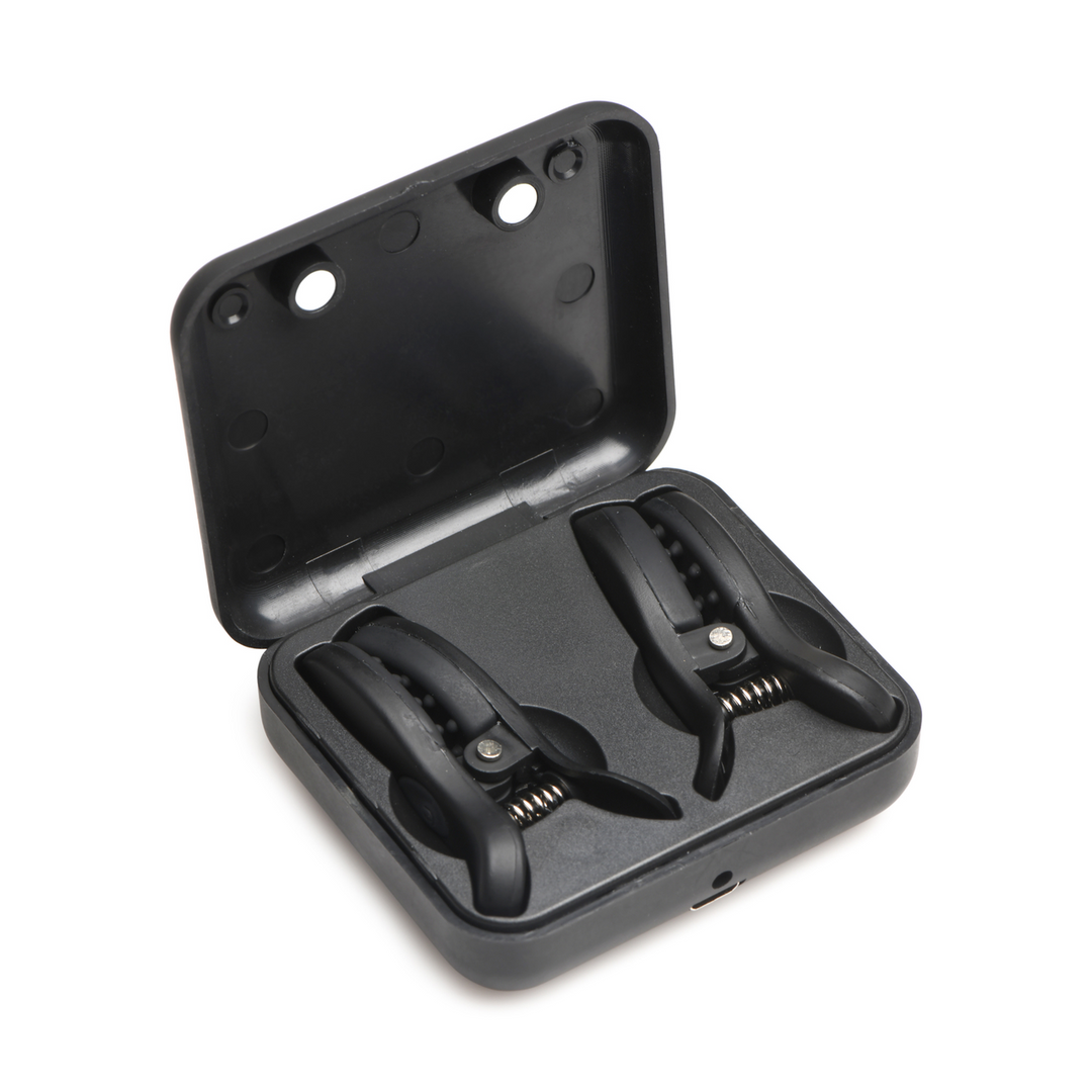 Master Series - Dark Grip - Vibrerende Tepelknijpers - Zwart