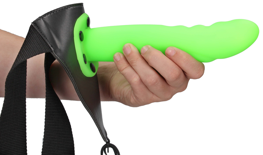 Ouch! - Glow in the Dark Textured Curved Hollow Strap-On - 8 / 20 cm - Neon Groen